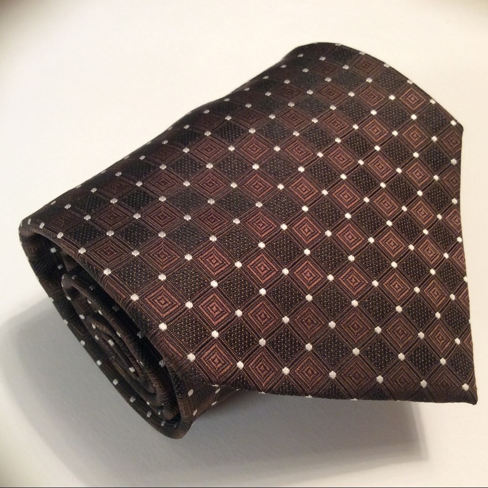 Ermenegildo Zegna brown polka dot silk tie 
56x4”